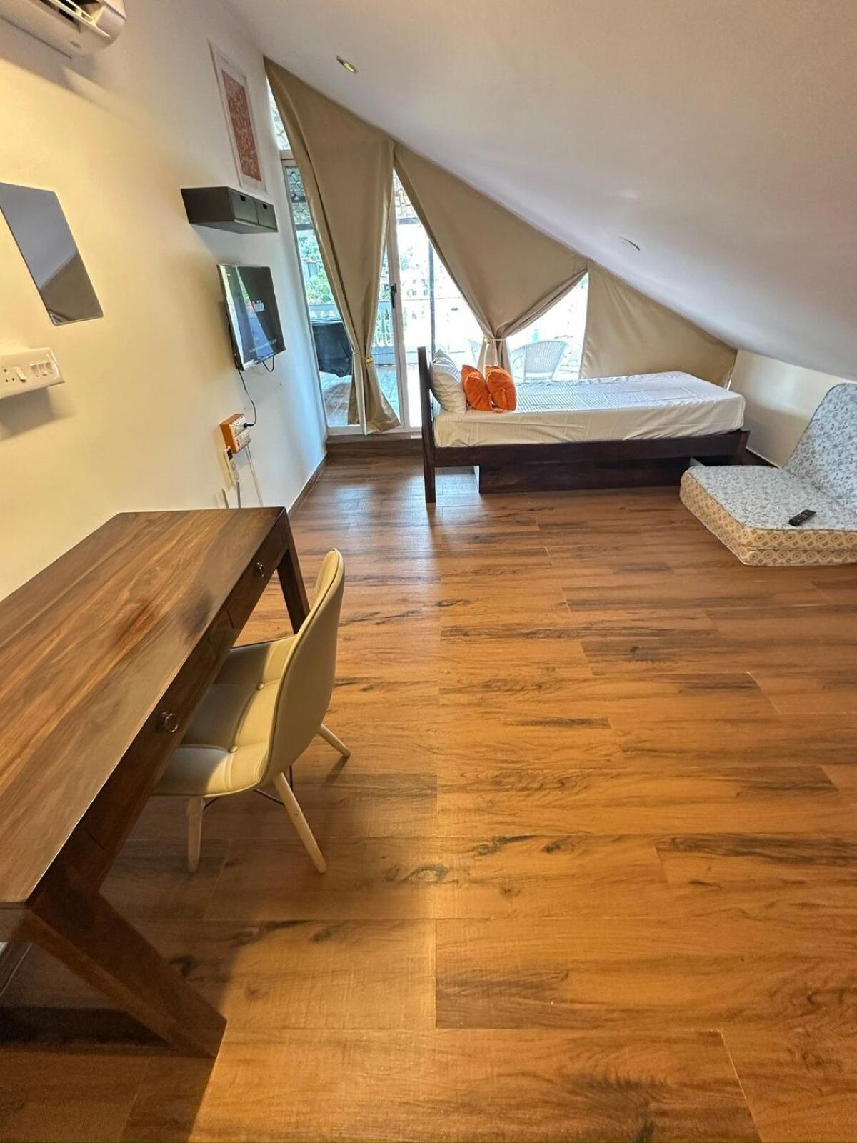 Apartment Abode 3-2 Bhk Attic Private Terrace Siolim Marna